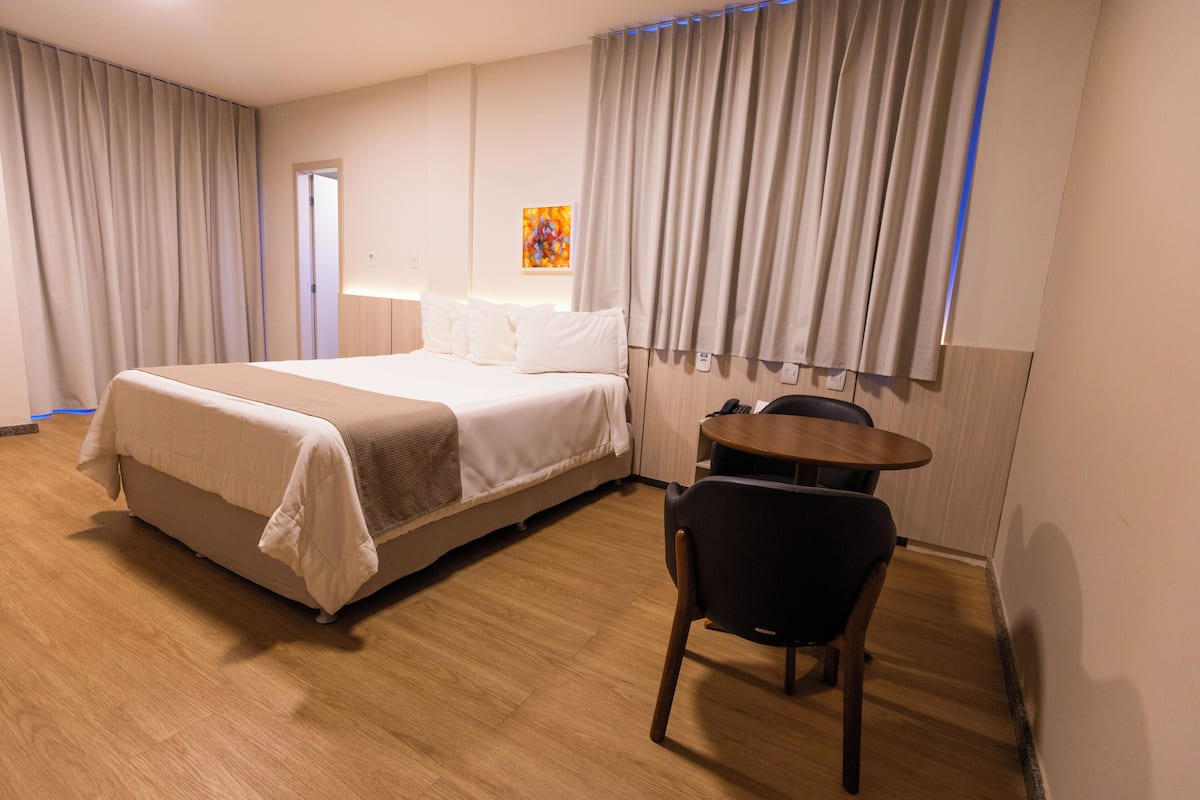Deluxe Room, Sea View | Soundproofing, WiFi (free), bed sheets