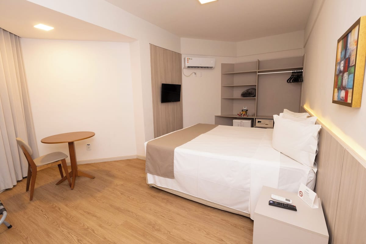 Superior Double Room, 1 Double Bed | Soundproofing, WiFi (free), bed sheets