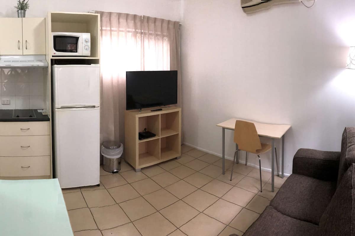 superior apartment, 1 queen bed, non smoking, kitchenette (separate living room) | private kitchen | fridge, microwave, coffee/tea maker, electric kettle
