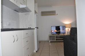 Minibar, caja fuerte, escritorio y cortinas opacas