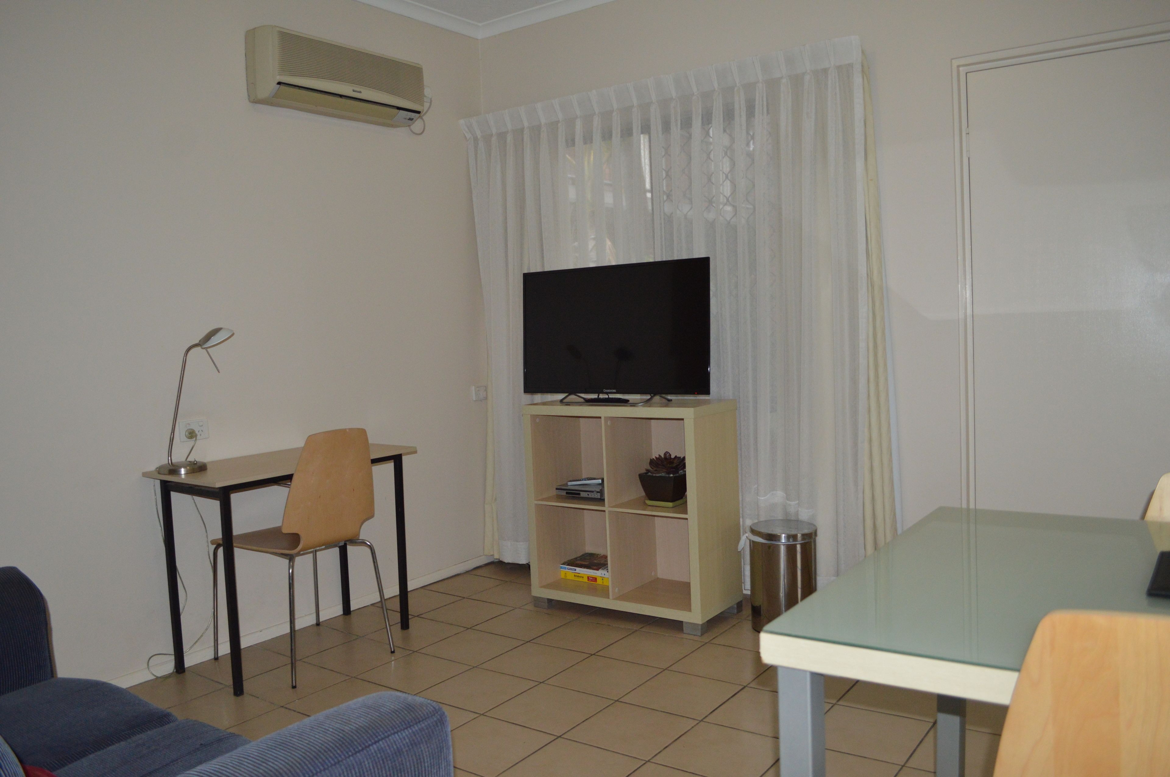 40-inch flat-screen tv with digital channels, tv