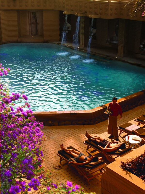 Outdoor pool - Hyderabad Marriott Hotel & Convention Centre (Hyderabad)