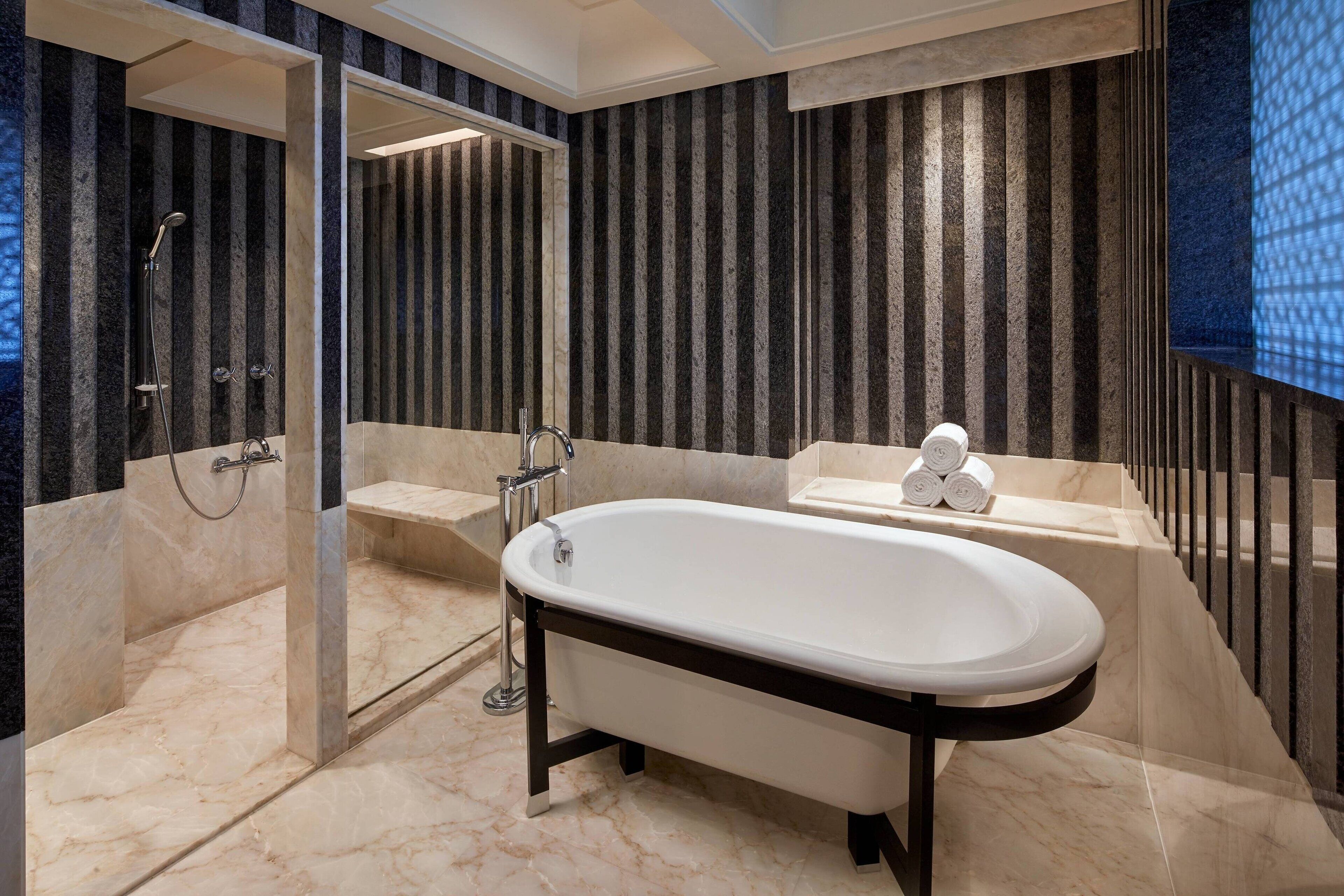 presidential suite, 1 bedroom | bathroom | combined shower/bathtub, deep-soaking bathtub, rainfall showerhead