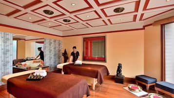 Ångbastu, kroppsbehandlingar, aromaterapi och djupmassage