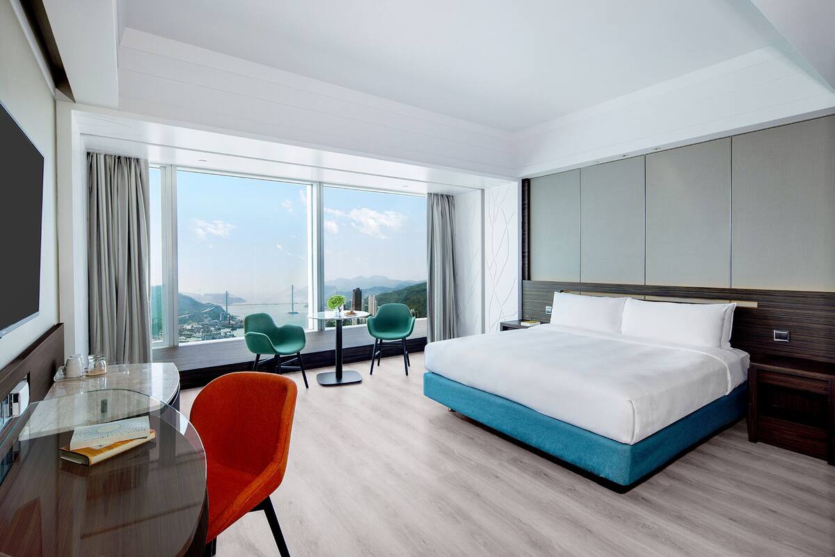 Premier Harbour View | In-room safe, desk, blackout curtains, rollaway beds