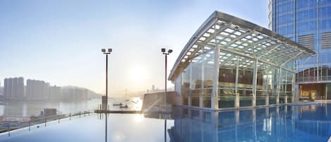 Innenpool, Außenpool (je nach Saison geöffnet)