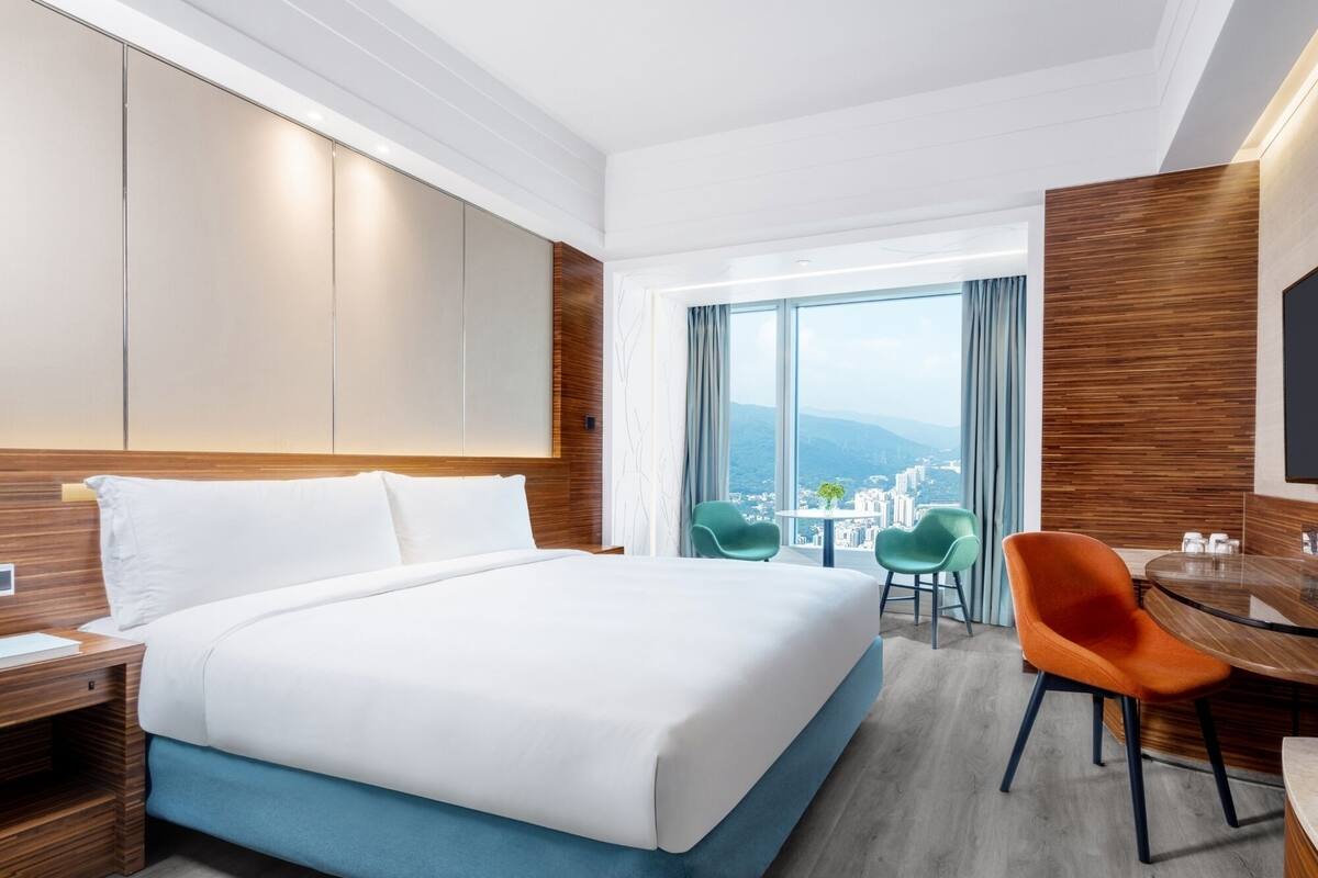 Premier City View | In-room safe, desk, blackout curtains, rollaway beds