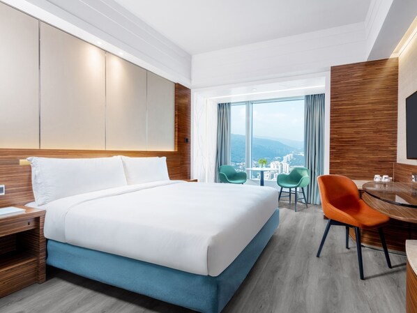 Premier City View | In-room safe, desk, blackout drapes, rollaway beds