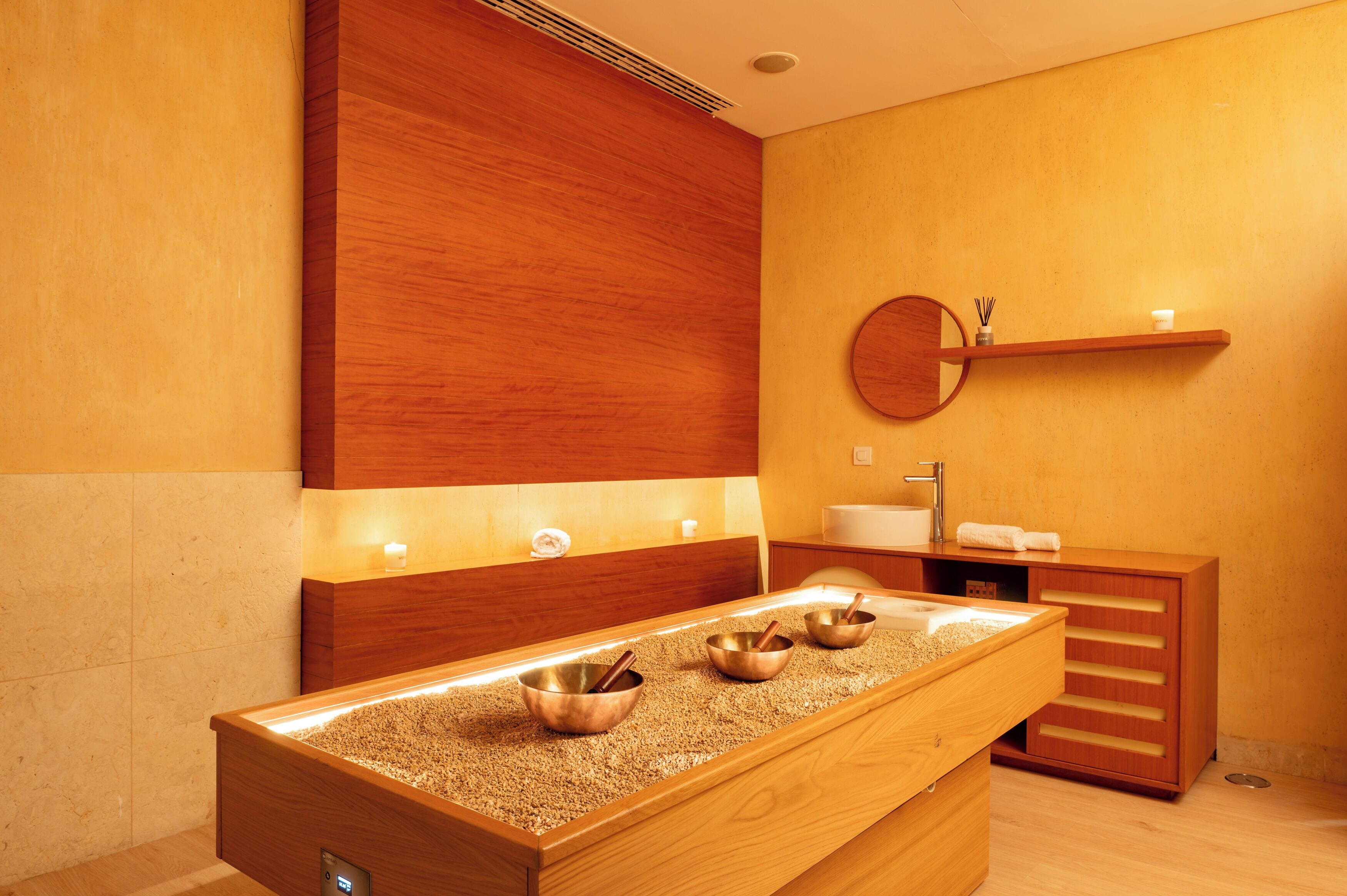 Couples treatment rooms, sauna, hot tub, steam room, Turkish bath