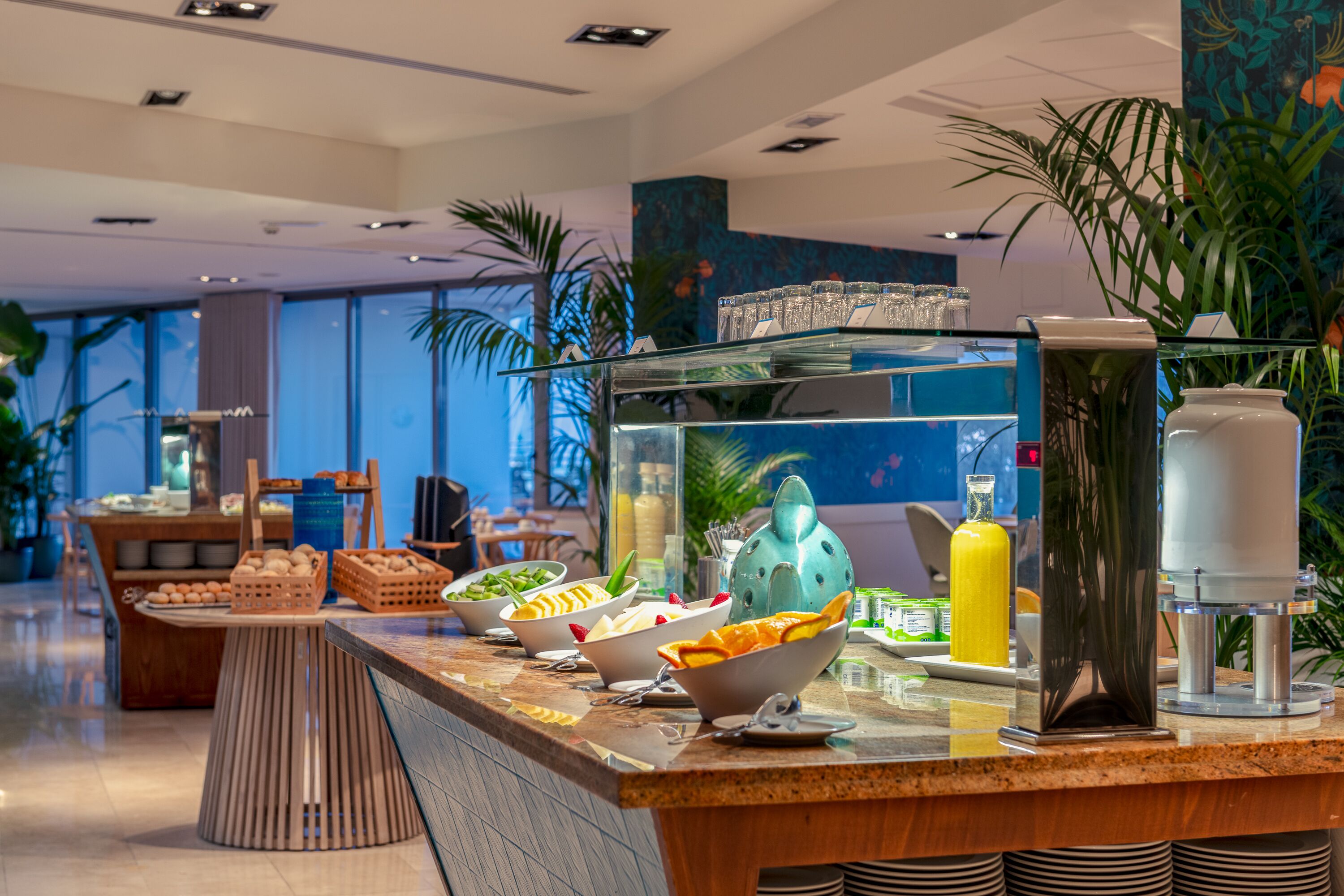 Free daily buffet breakfast