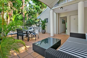 Terrace/patio - Port Douglas Apartments - Adults Only Oasis (Port Douglas)