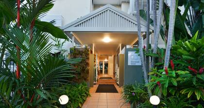 Port Douglas Apartments - Adults Only Oasis
