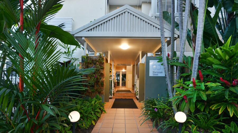 Port Douglas Apartments - Adults Only Oasis
