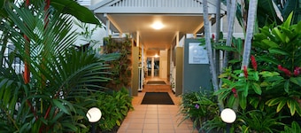 Port Douglas Apartments - Adults Only Oasis