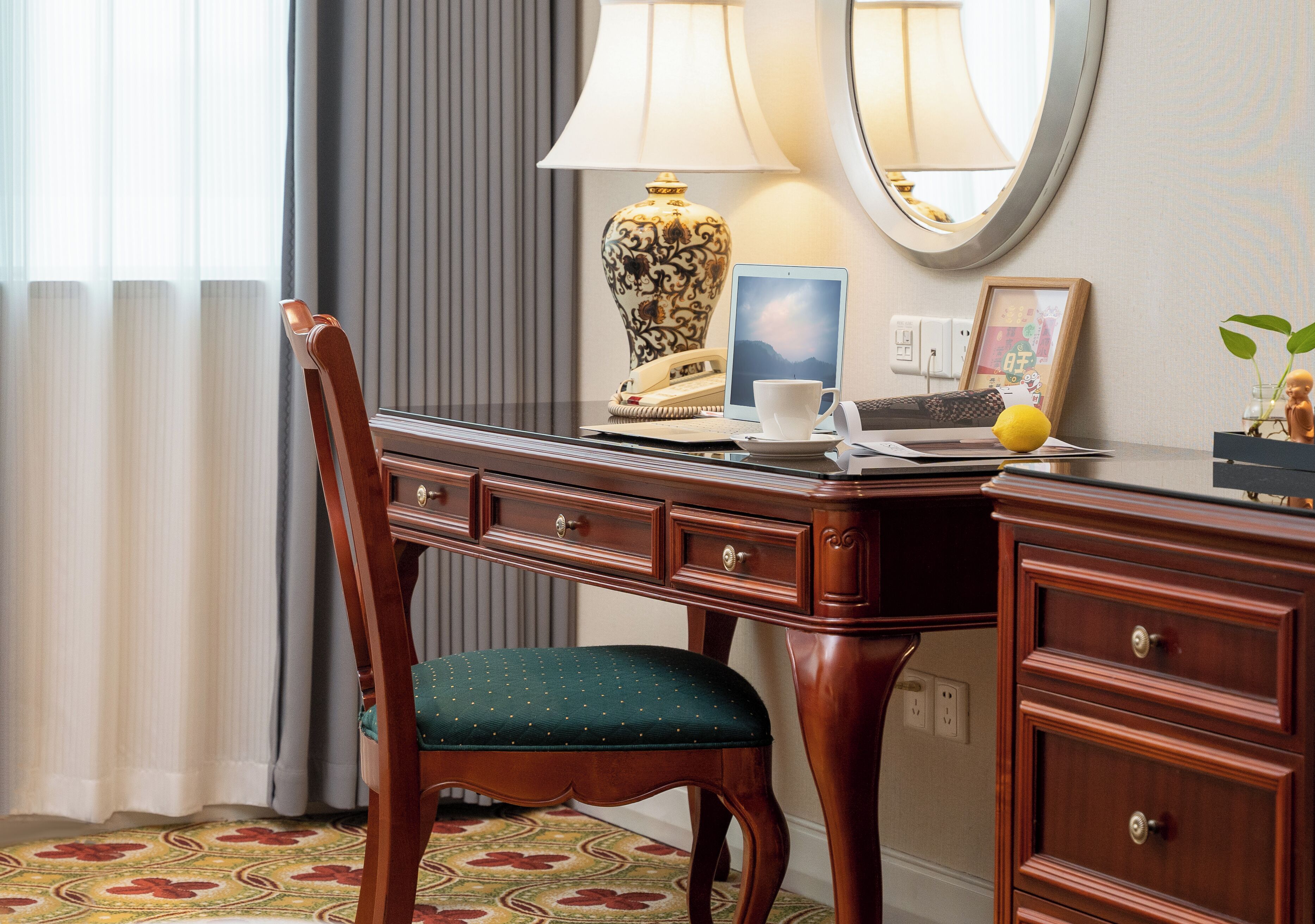 deluxe twin beds room | minibar, in-room safe, desk, soundproofing