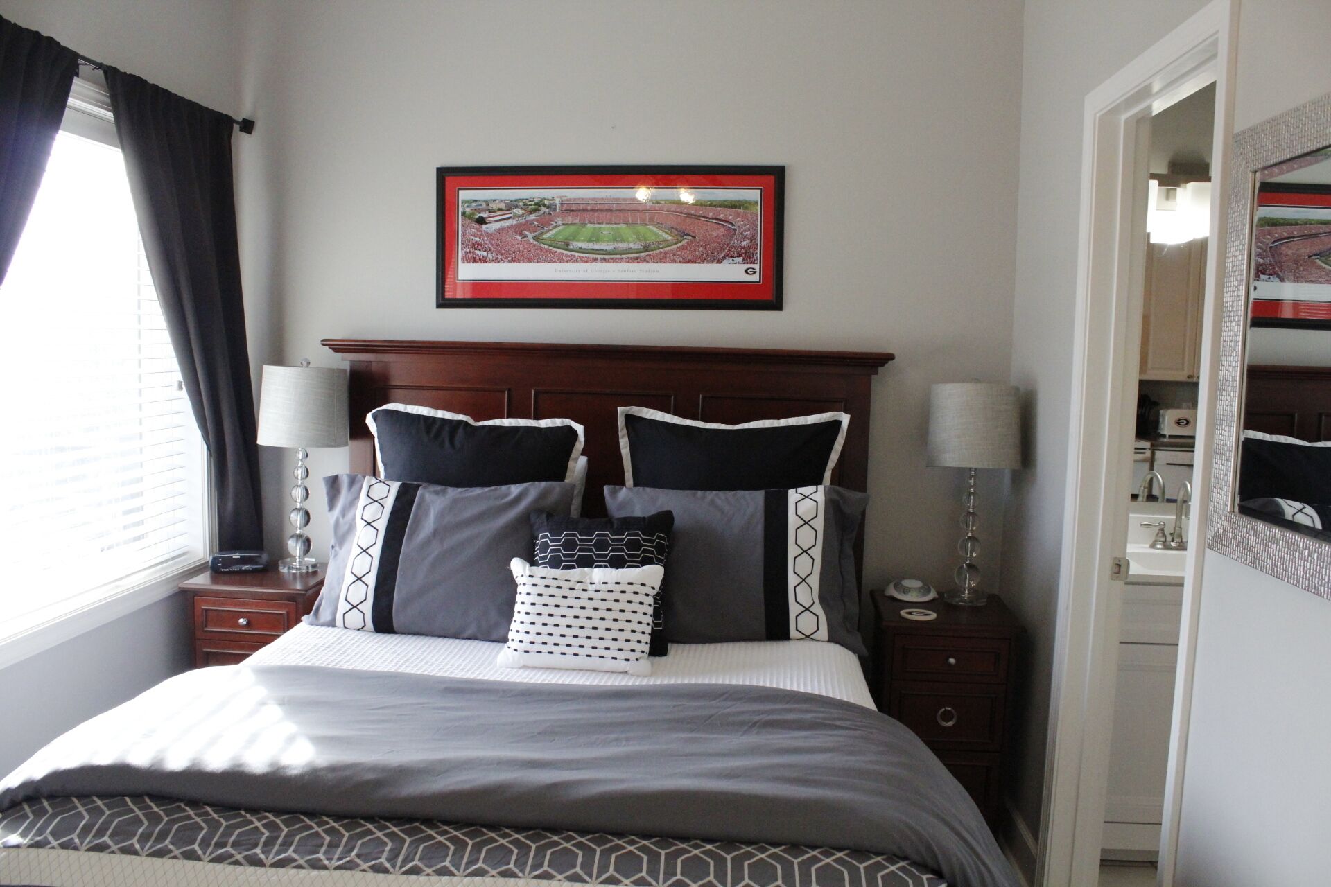 suite, 1 bedroom | 1 bedroom, individually decorated, individually furnished