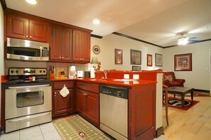 1 bedroom, individually decorated, individually furnished - Georgia Gameday Center (Athens)