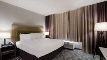 Premium Room, 1 King Bed with Sofa bed, Non Smoking | Premium bedding, down comforters, desk, laptop workspace