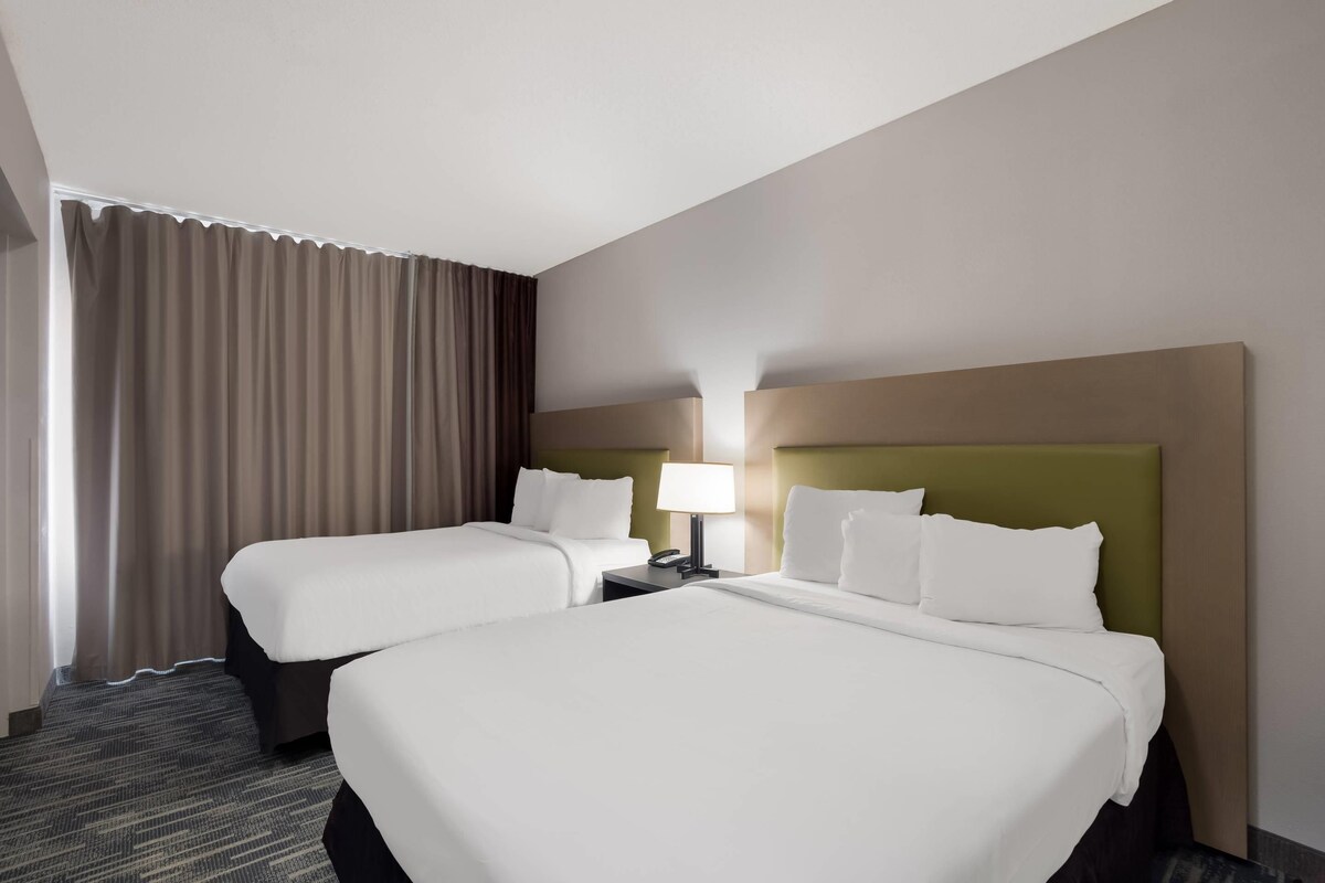 Suite, 1 Bedroom, Non Smoking | Premium bedding, down comforters, desk, laptop workspace
