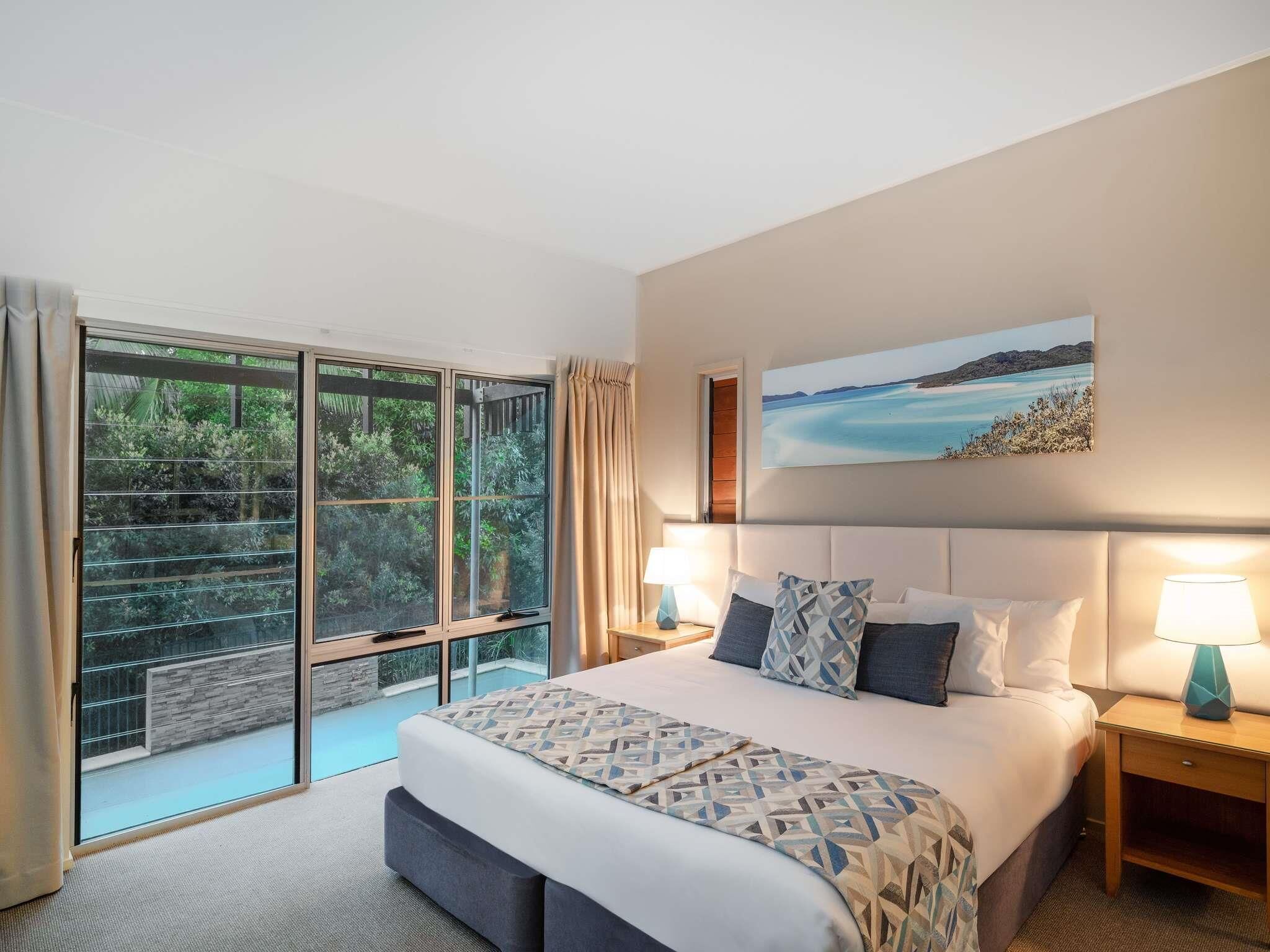 بديكورات فريدة لكل غرفة وطراز فريد لكل وحدة ومكواة/لوح كي