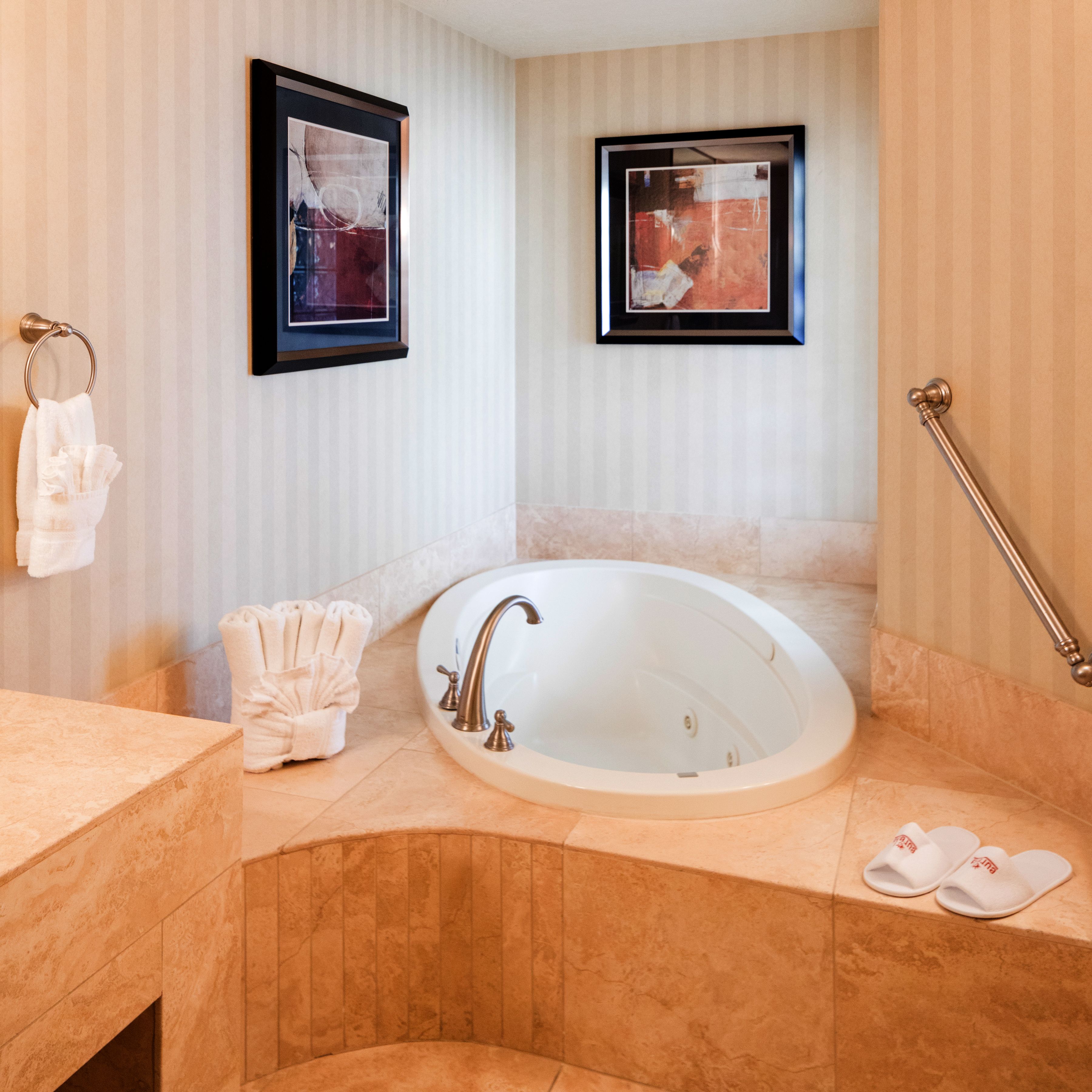 paramount suite | deep-soaking bathtub