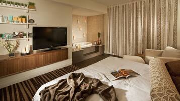 Enclave King Spa Suite | Blackout drapes, free cribs/infant beds, rollaway beds, free WiFi