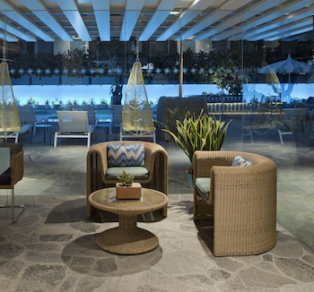 Reception area at Beverly Laurel Hotel at West Hollywood