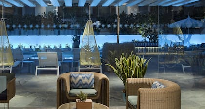 Beverly Laurel Hotel at West Hollywood