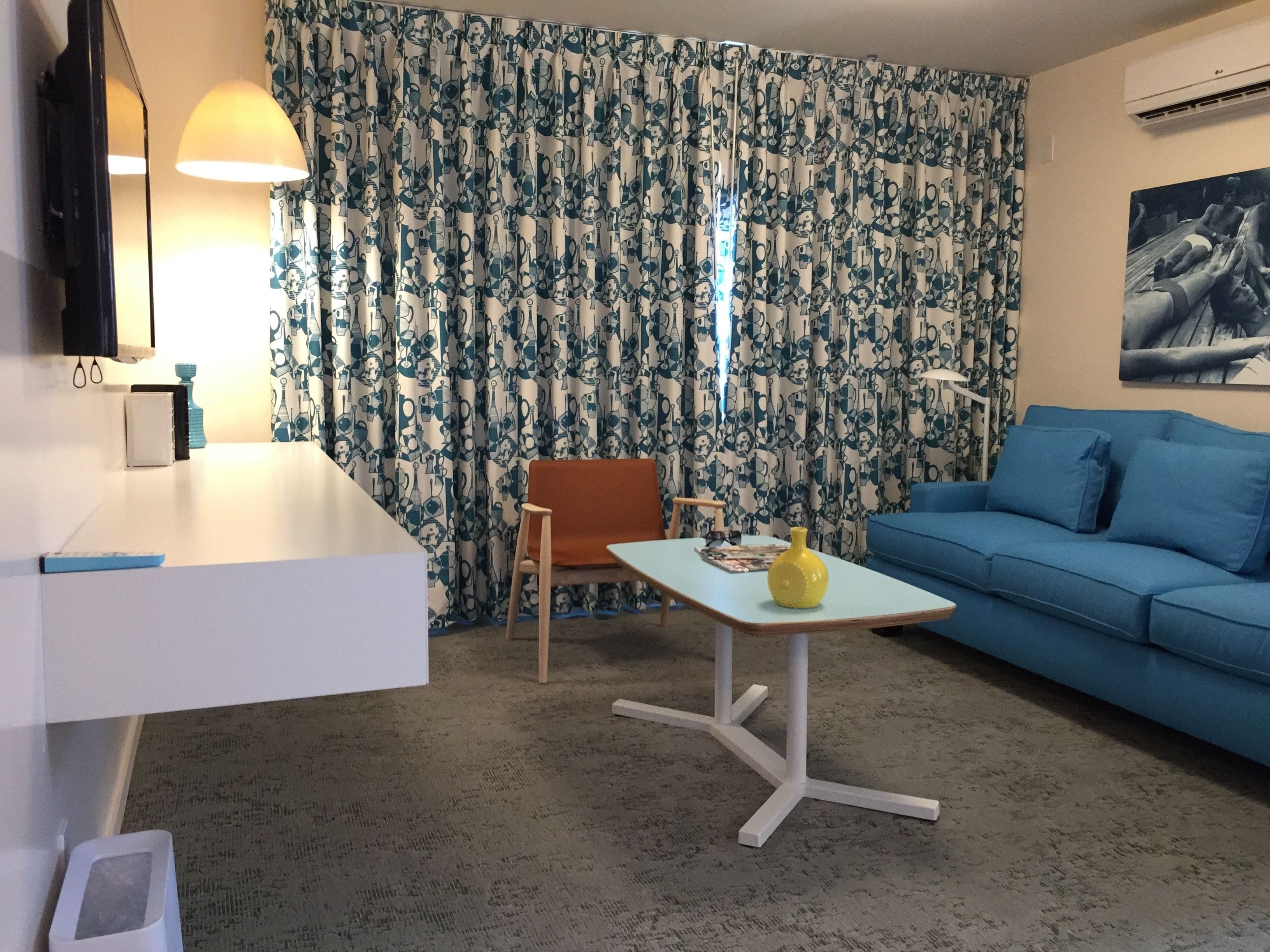 signature suite, 1 king bed with sofa bed, mountain view, corner | lobby