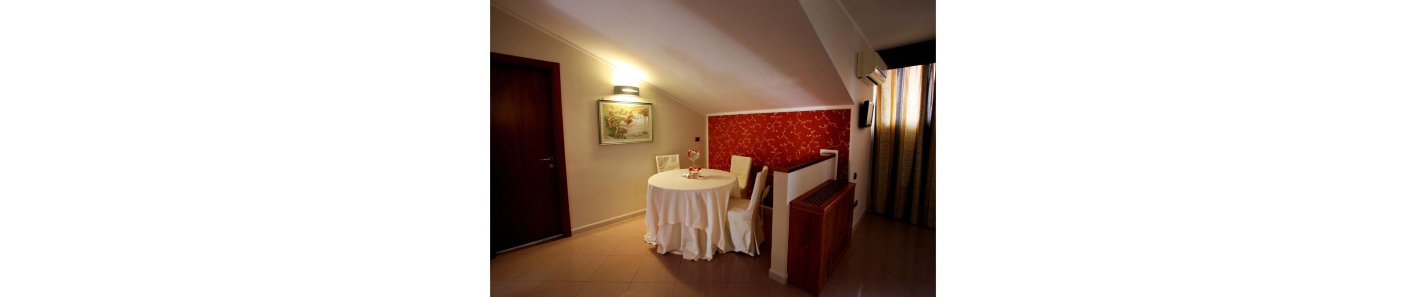 suite | minibar, in-room safe, desk, soundproofing