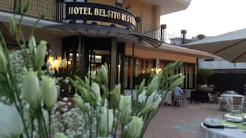 Breakfast, lunch, dinner served; Italian cuisine, pool views