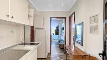 Appartamento Grand, 2 camere da letto, accesso alla piscina, vista mare | Angolo cottura privato | Frigorifero, microonde, forno, piano cottura
