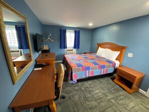 Bureau, rideaux occultants, fer et planche à repasser, Wi-Fi gratuit