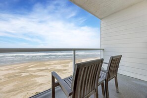 Suite, 1 King Bed, Non Smoking, Hot Tub (No Pets) | Desk, laptop workspace, iron/ironing board, free WiFi