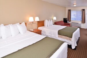 Colchones con pillow-top, escritorio y cortinas blackout 