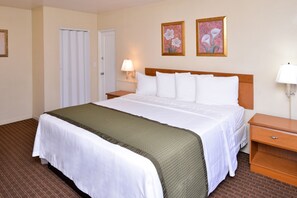 Room, 1 King Bed, Non Smoking | Pillowtop beds, desk, blackout drapes, iron/ironing board - Travelodge Eugene Downtown/university of Oregon (Eugene)