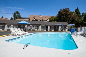 Outdoor pool - Travelodge Eugene Downtown/university of Oregon (Eugene)