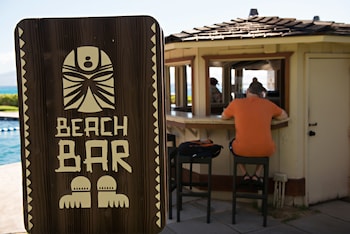 Poolside bar at Kaanapali Ocean Inn