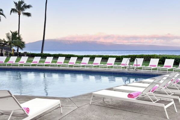 3 Außenpools, Cabañas (gegen Gebühr), Sonnenschirme