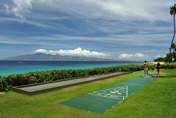 3 outdoor pools, cabanas (surcharge), pool umbrellas at Kaanapali Ocean Inn
