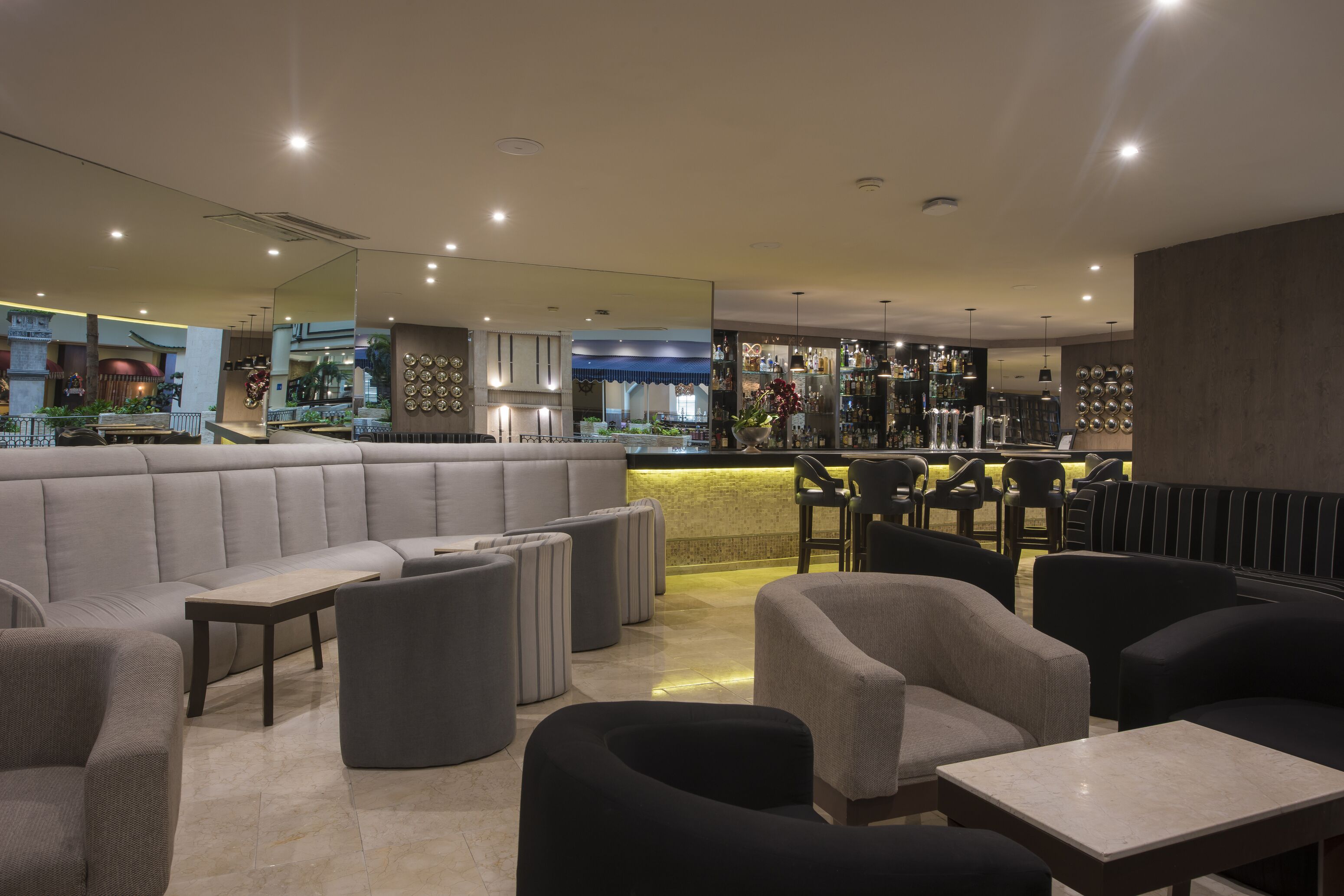 9 Bars/Lounges, Strandbar
