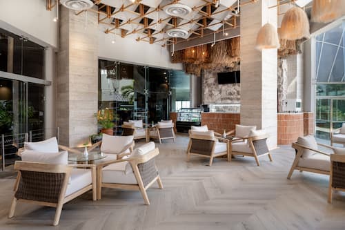 9 restaurants, breakfast, lunch, dinner served; Italian cuisine