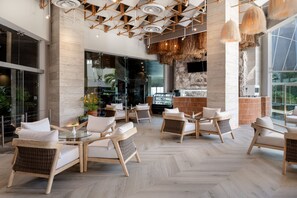 9 restaurants, breakfast, lunch, dinner served; Italian cuisine