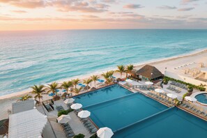 View from property - Seadust Cancún All Inclusive Family Resort (Cancun)