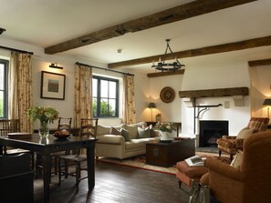 Suite Premier, 4 habitaciones, vistas al patio | Servicios del alojamiento