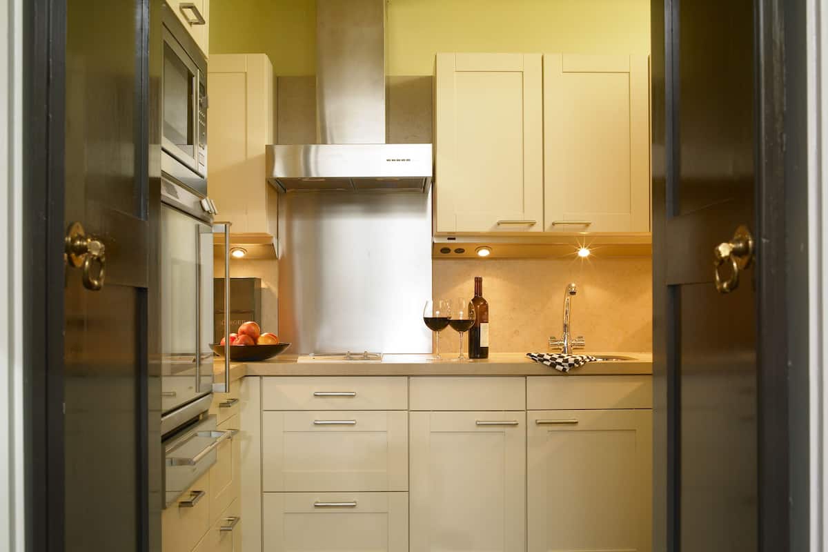 coffee/tea maker, high chair