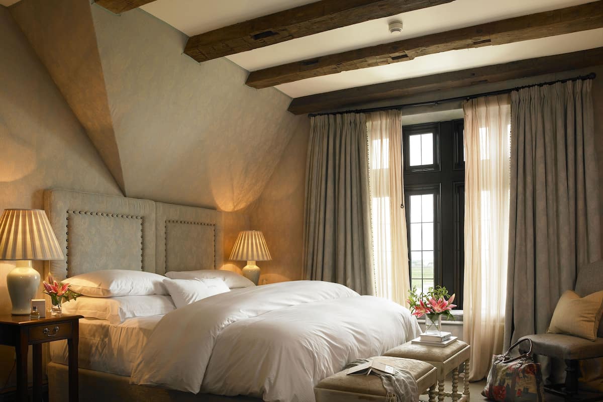 egyptian cotton sheets, premium bedding, in-room safe