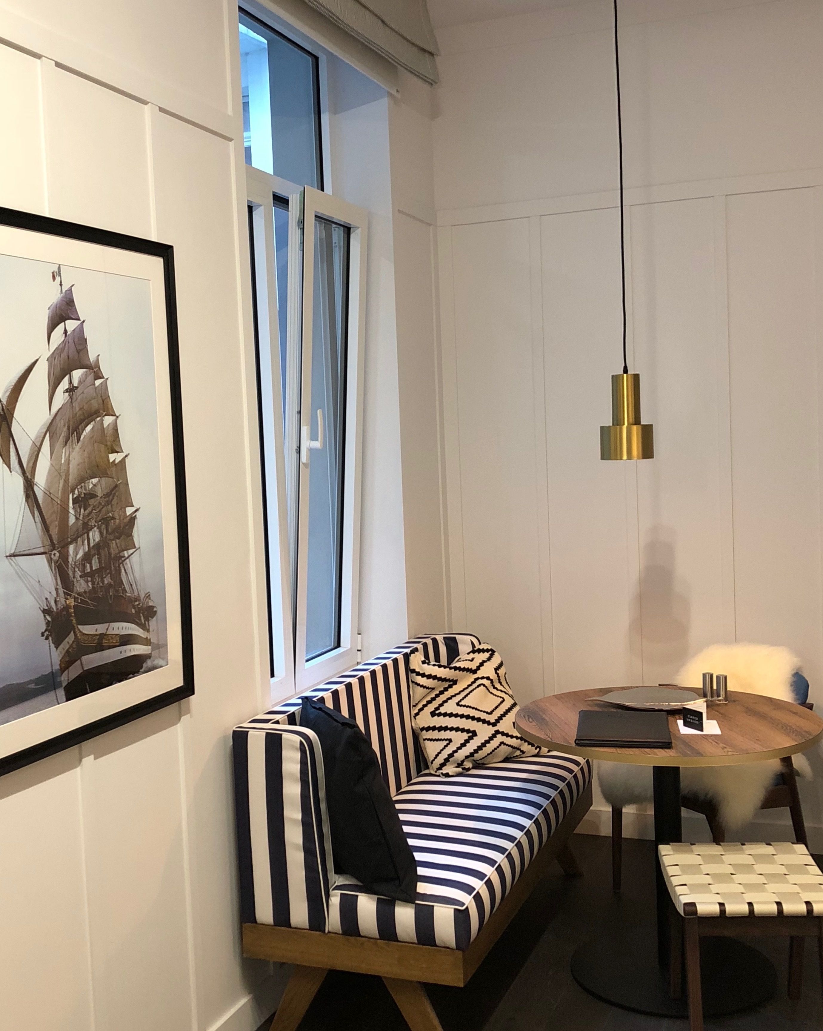 32-inch flat-screen tv with cable channels