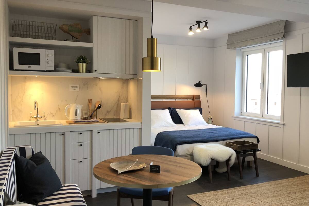 superior studio | soundproofing, free wifi, bed sheets