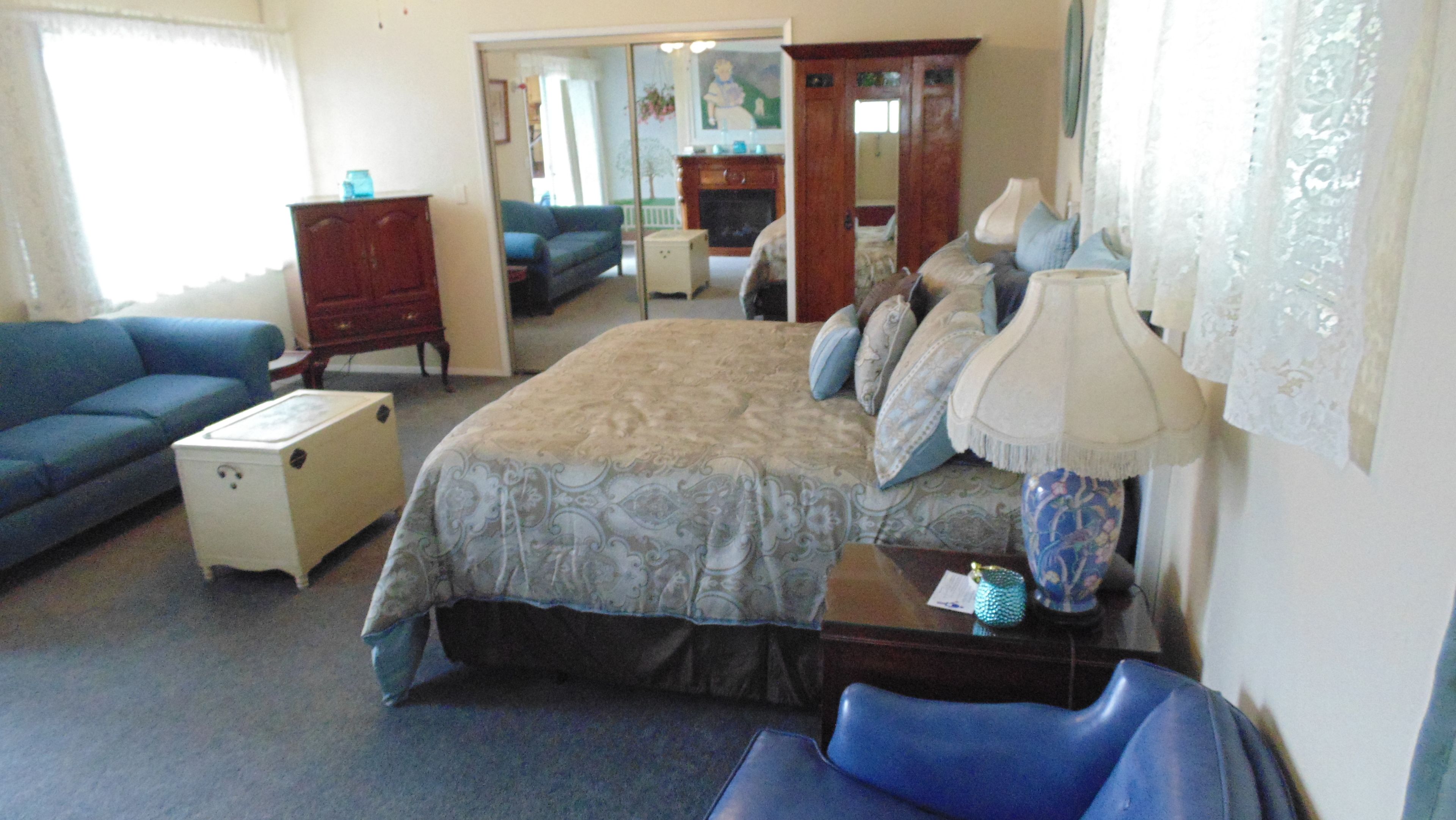 Kings Canyon | Individually decorated, free WiFi, bed sheets